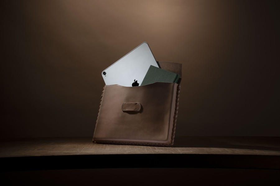 Krásná práce / Kožený obal