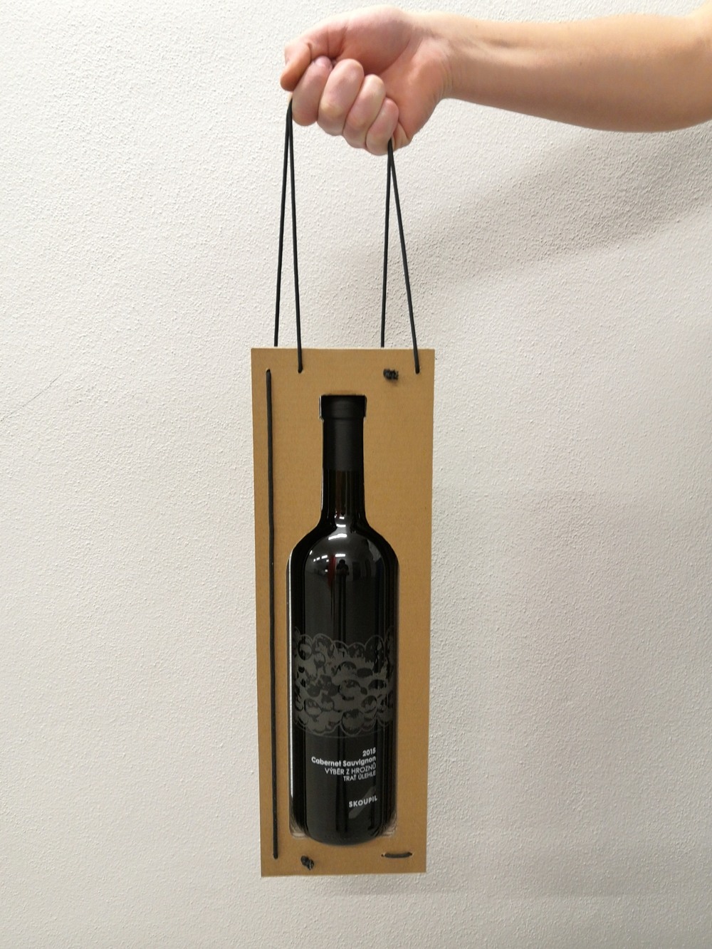 Kartonový obal na víno