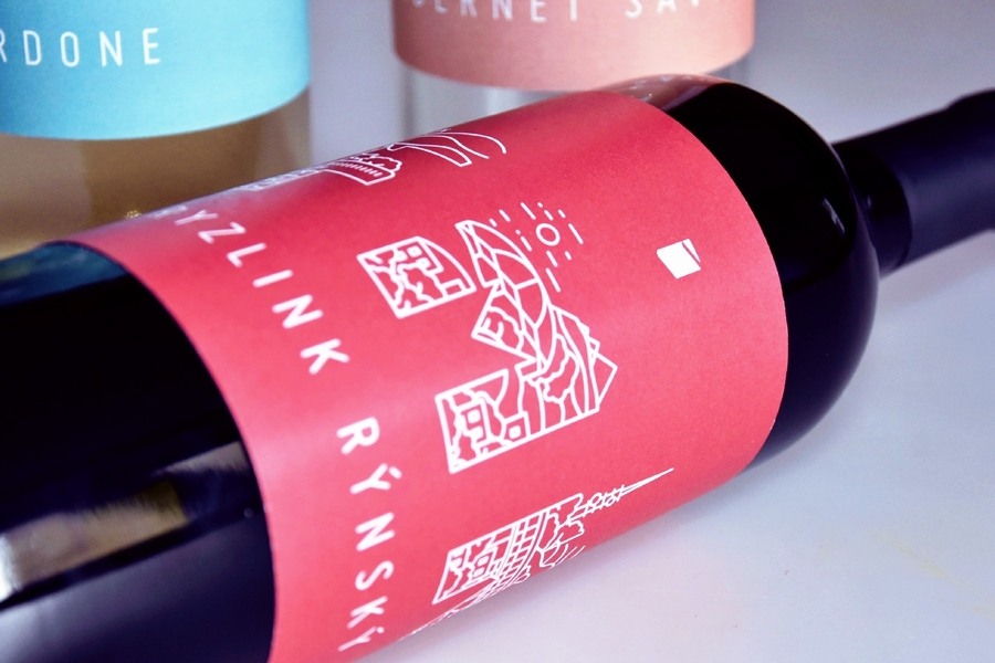 Séria etikiet na víno