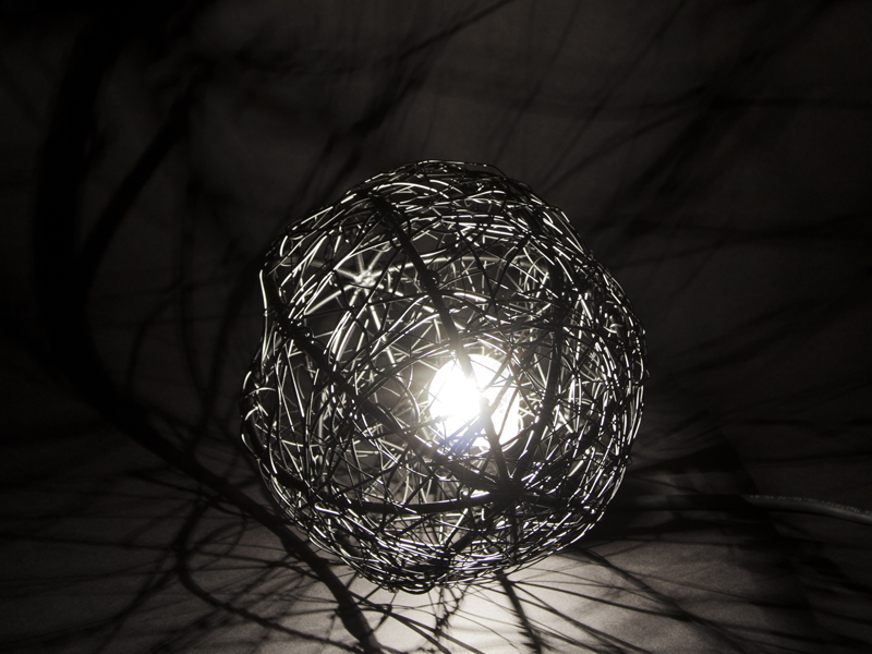 Svítidlo z recyklovaného materiálu