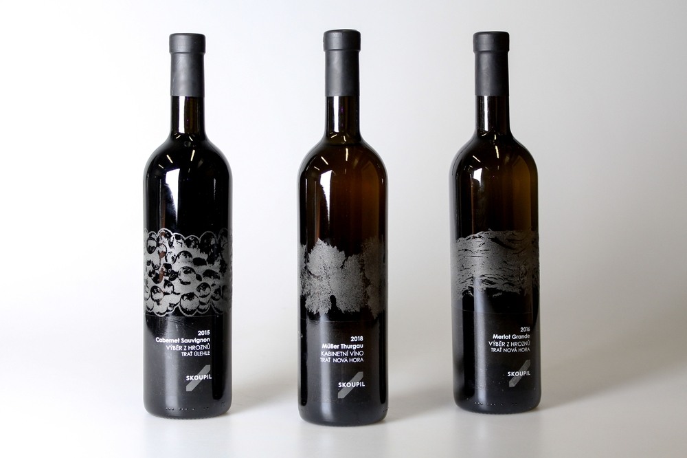 Sada etiket na víno