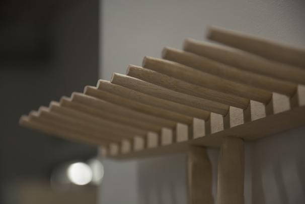 Vešiak do priestorov UVT