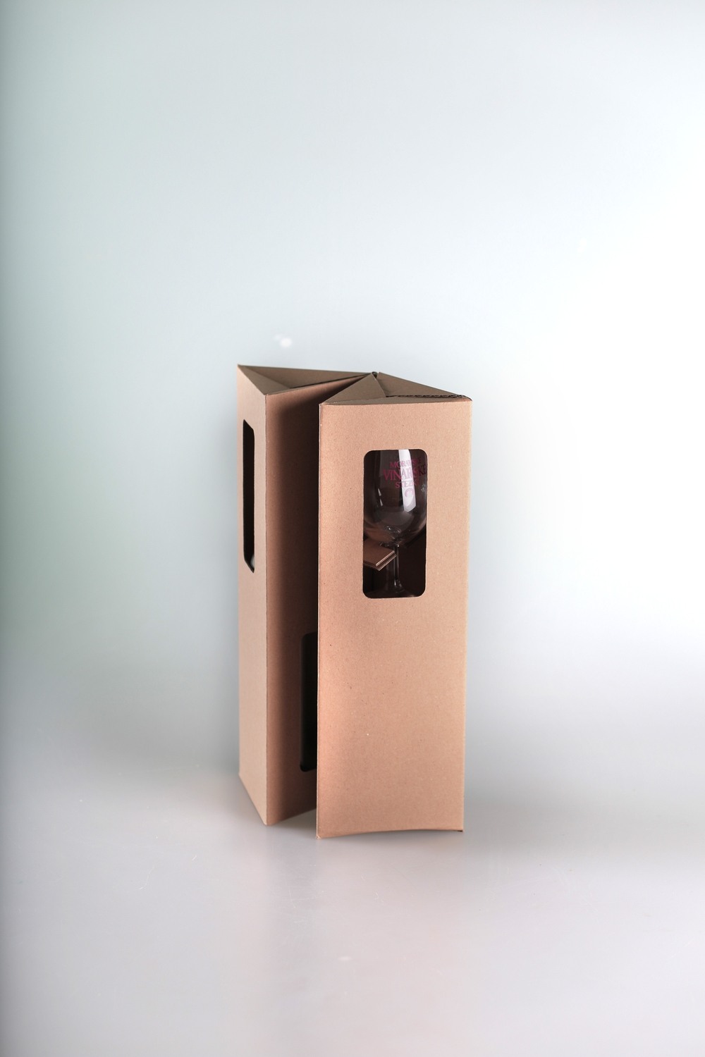 Obal na víno a dvě sklenice