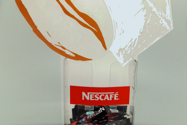 Parazitující stojan Nescafé